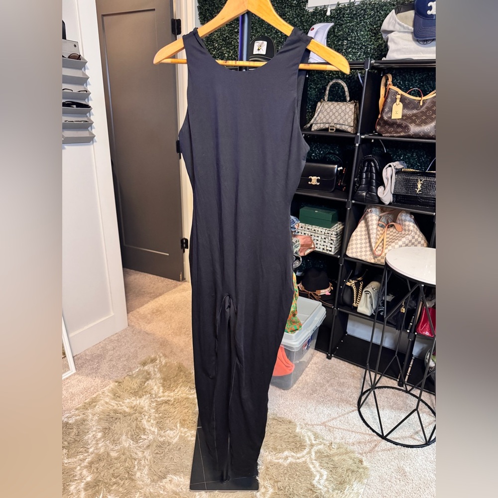HYZ Black Sleeveless Jumpsuit
